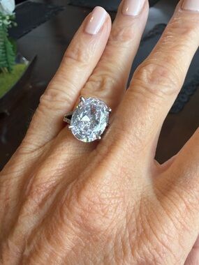 Classic Oval Cut White CZ Solitaire Ring - size 6